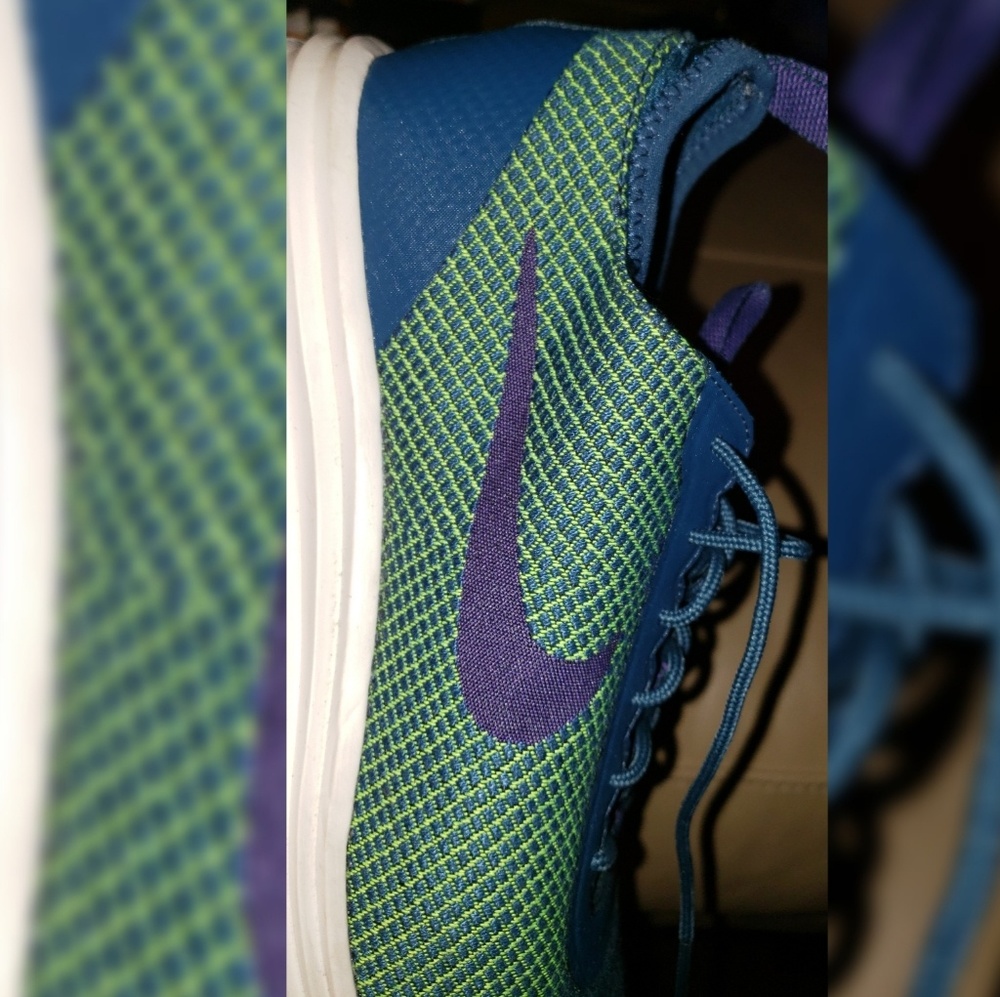 Size 11.5 women's Nike - Picture 3 of 6